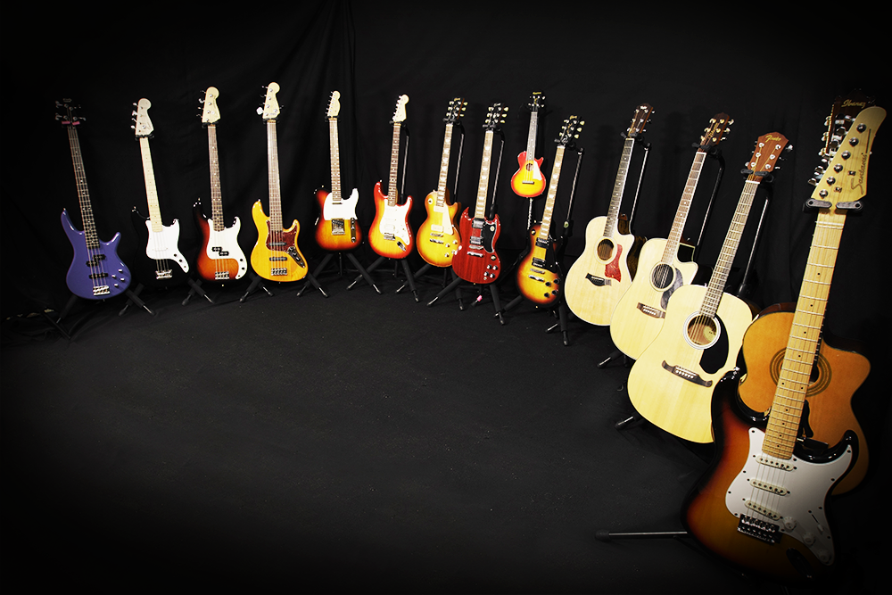 Guitars & Bass –Guitarras & Bajos